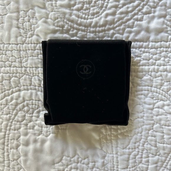 New in Box Chanel POUDRE LUMIÈRE Highlighting Powder Ivory Gold - Picture 7 of 8